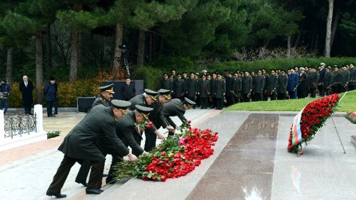 Aliyev Ölümünün 12\'inci Yılında Mezarı Başında Anıldı
