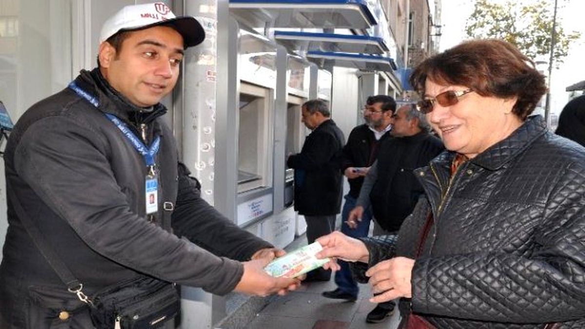Bandırmalılar Yılbaşı Biletlerine Büyük İlgi Gösterdi