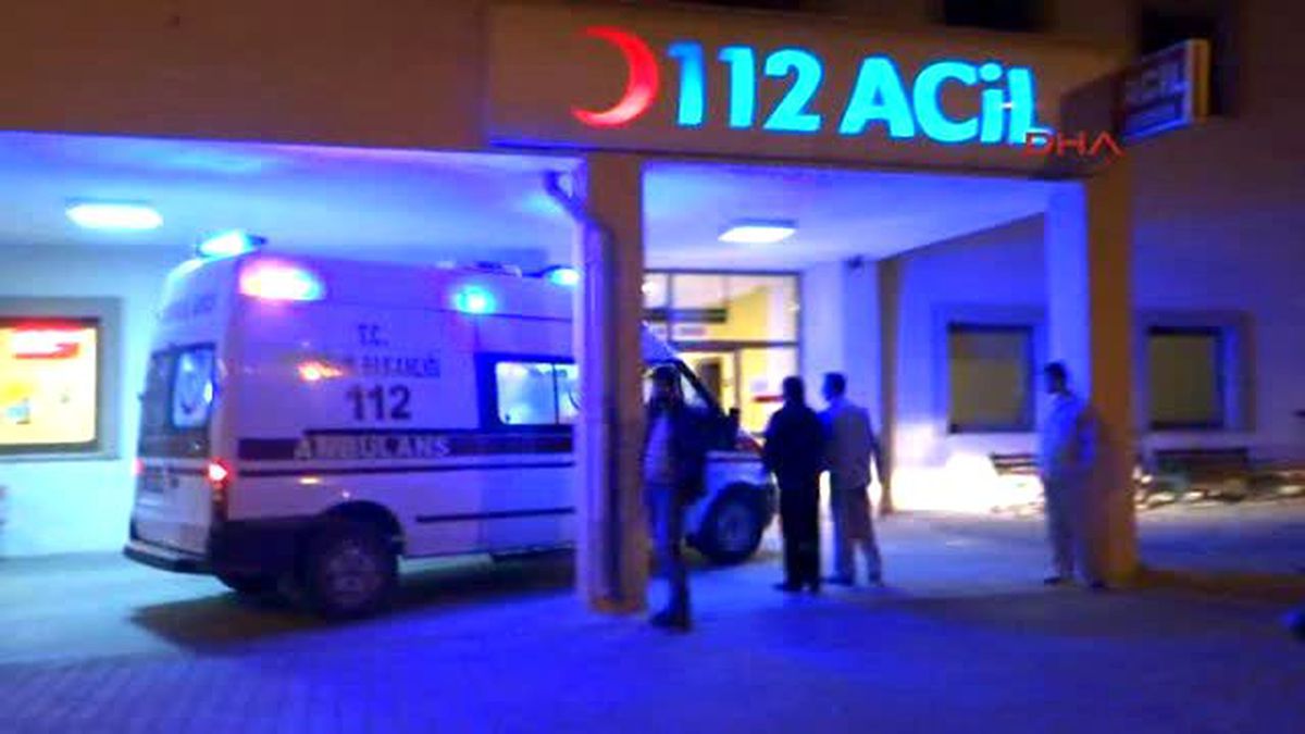 Besni?de Otomobil Devrildi: 3 Yaralı