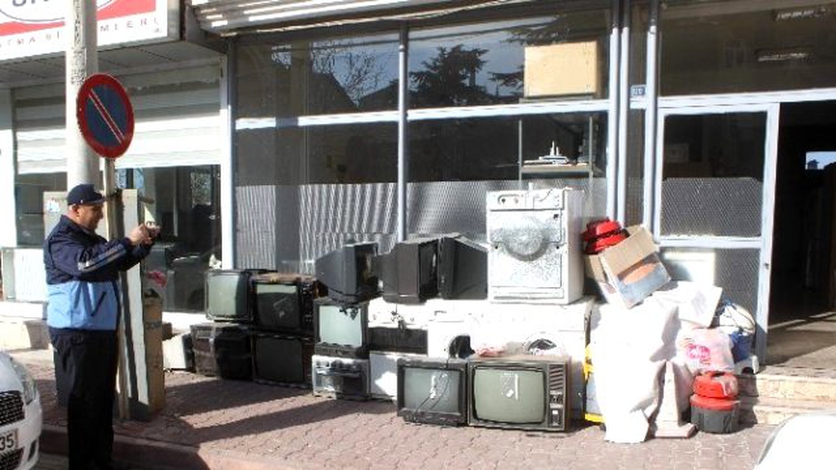 Beyşehir Zabıtası\'ndan Kaldırım İşgallerine Fotoğraflı Denetim