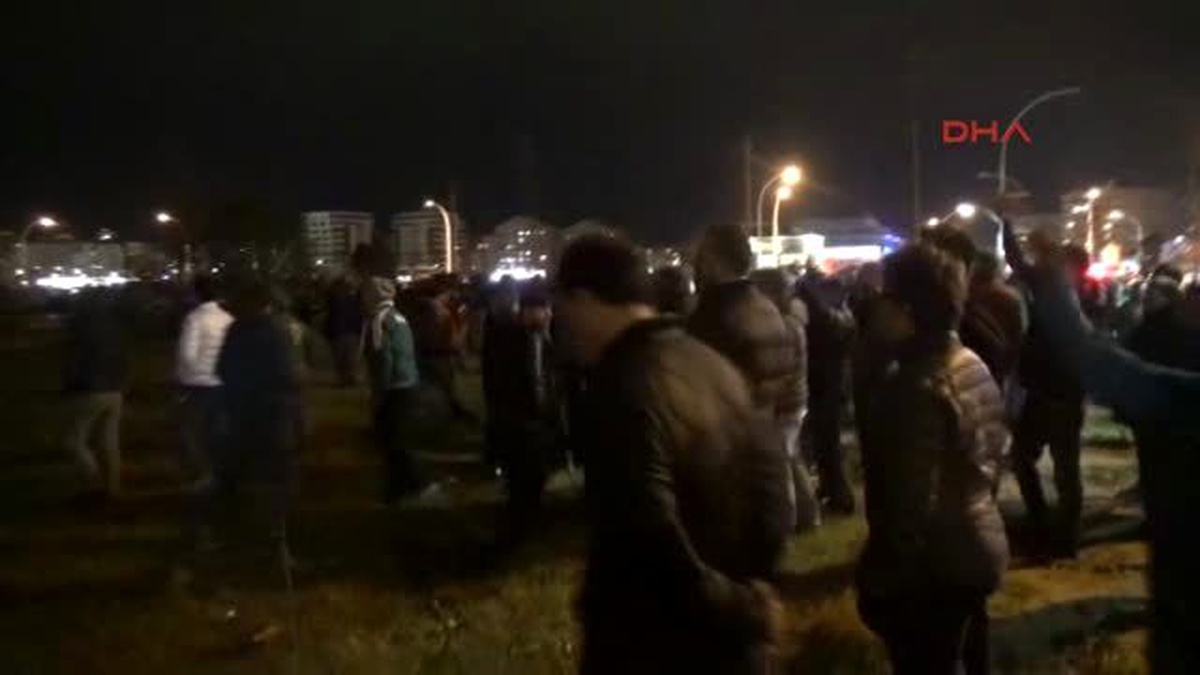 Bursasporlu Taraftarlar Özlüce Tesisleri\'ne Gidip Yönetimi Protesto Etti