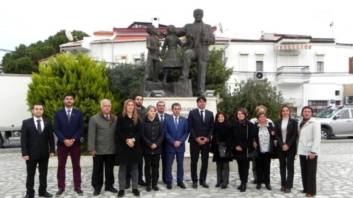 CHP Foça\'nın Yeni Yönetimi Mazbatasını Aldı