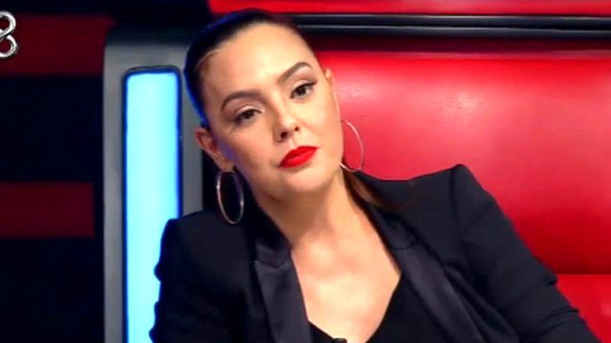 Ebru Gündeş O Yarışmacıyı Soru Yağmuruna Tuttu!