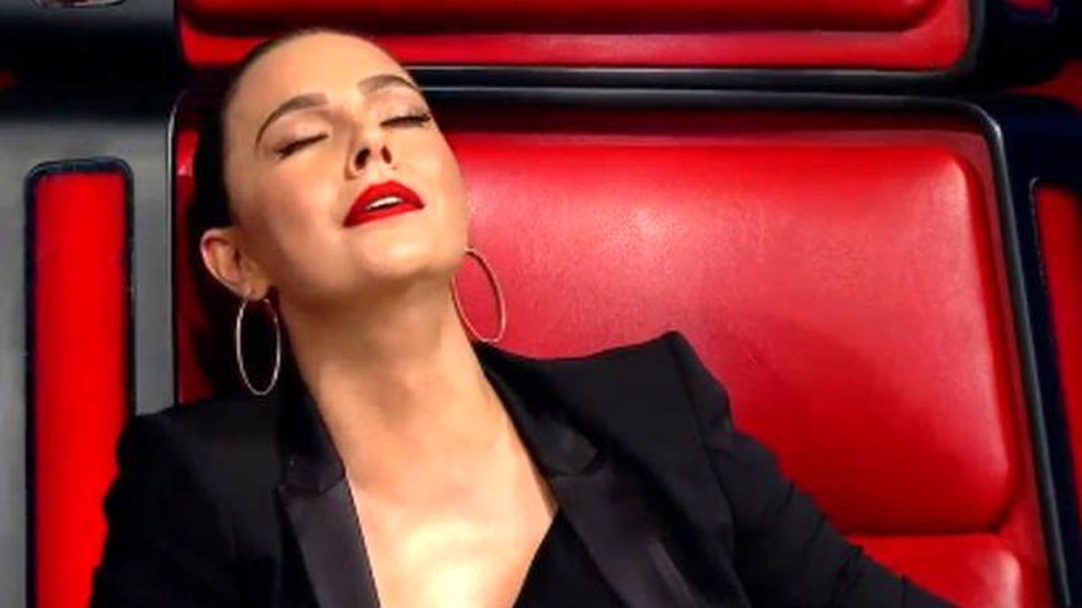 Ebru Gündeş Şarkıya Başladı Ancak Sonunu Getirmedi: \'Bu Haftalık Bu Kadar!\'