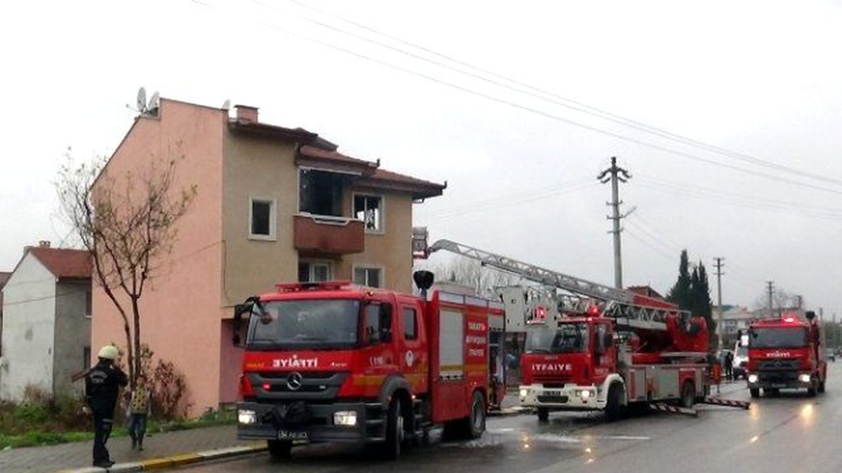 Elektrik Kontağından Çıkan Yangın Evi Kül Etti