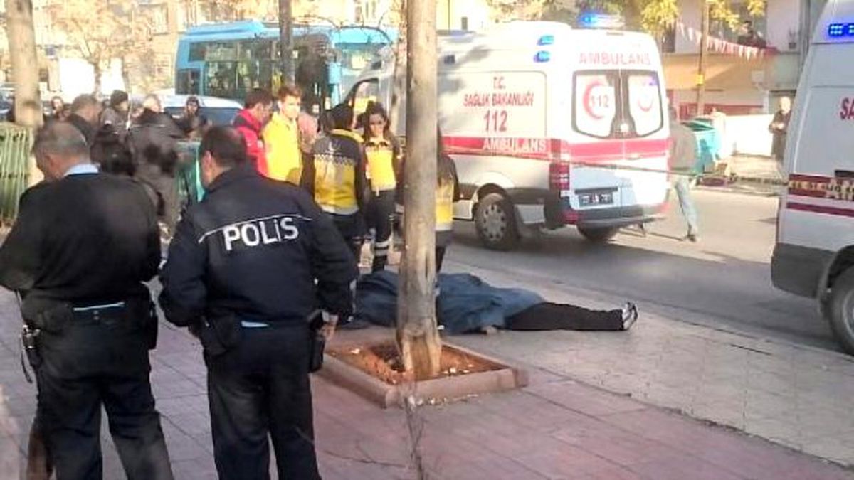 Sokak Ortasında İnfaz! İki Kız Kardeş, Ağabeyleri Tarafından Öldürüldü