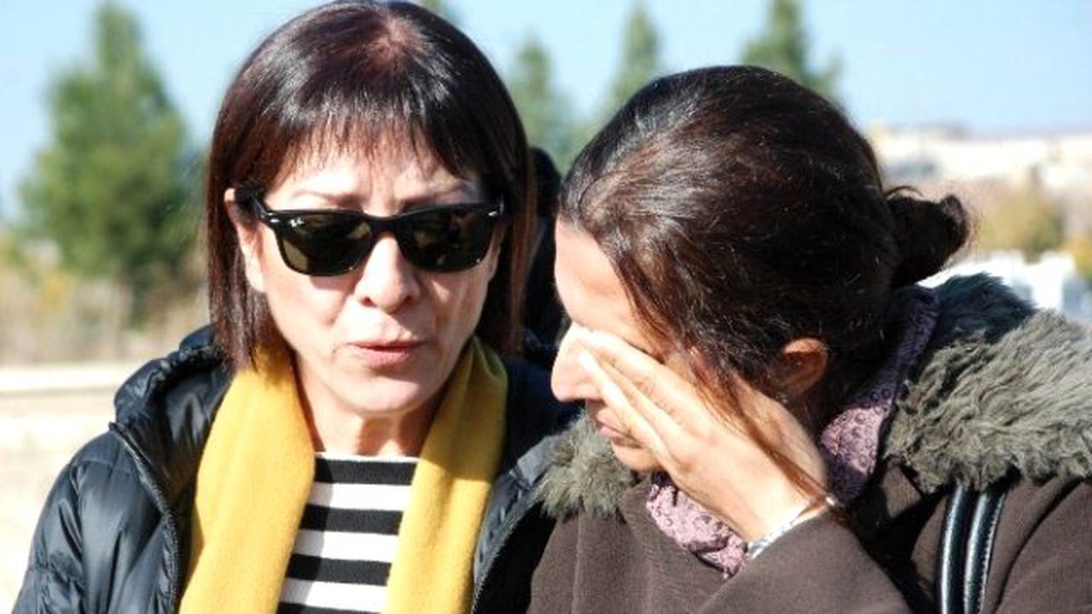 Gülten Kaya, Tahir Elçi\'nin Mezarını Ziyaret Etti