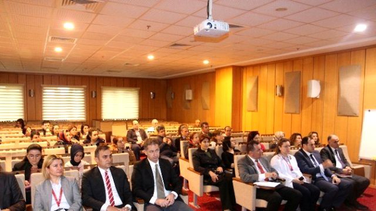 Hastane Personeline "Halkla İlişkiler Eğitimi"