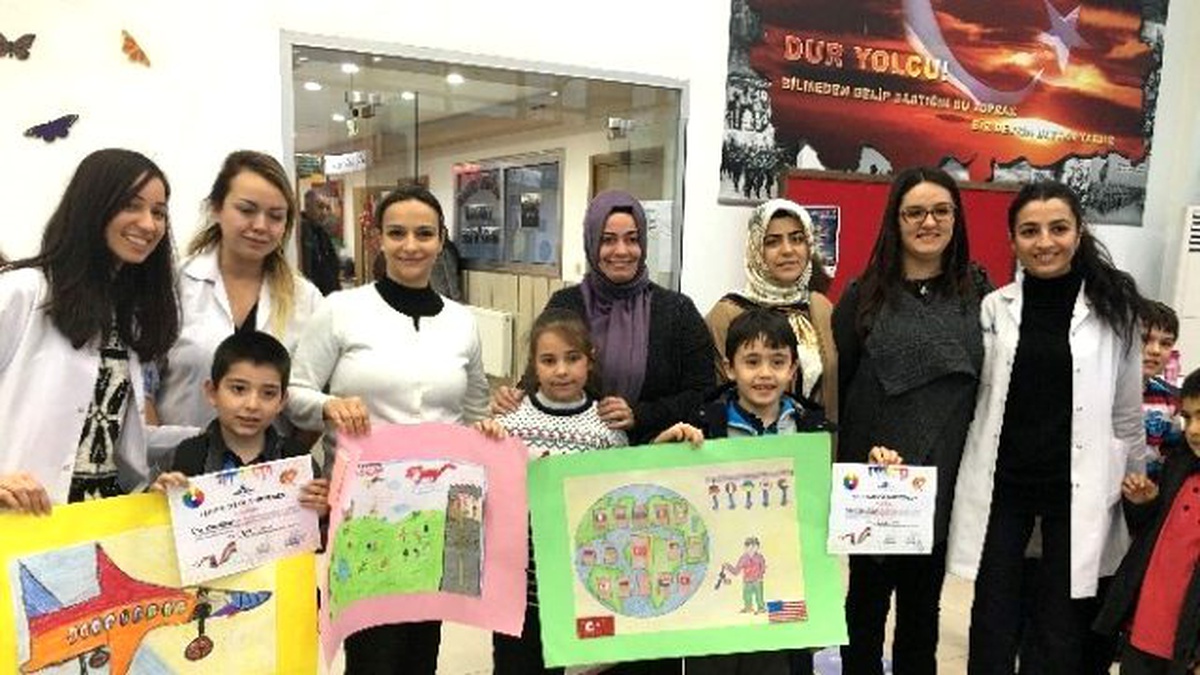 Hayallerindeki Yabancı Dil Dersini Resme Döktüler