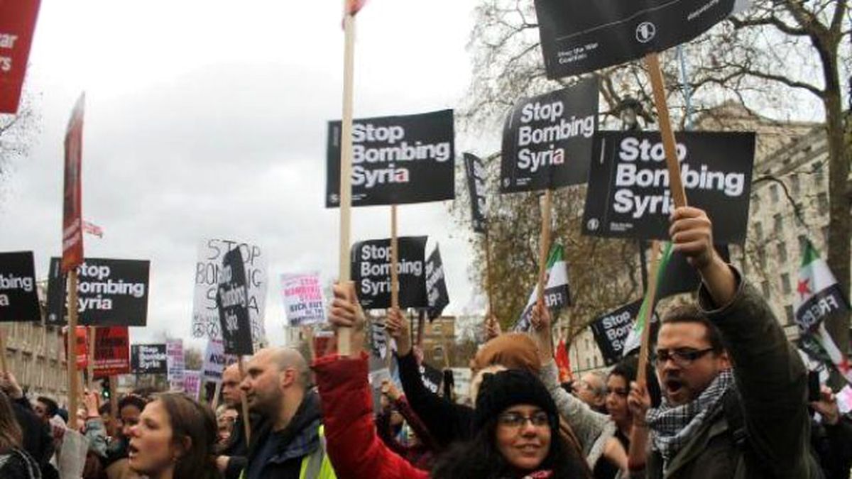 İngiltere\'de \'Suriye\'yi Bombalama\' Protestosu
