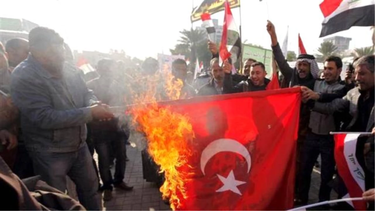 Irak\'ta Düzenlenen Gösteride Türk Bayrağı Yaktılar