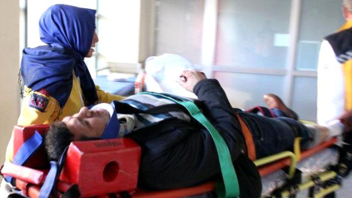 İşçi Otobüsüyle Kamyon Çarpıştı: 9 Yaralı