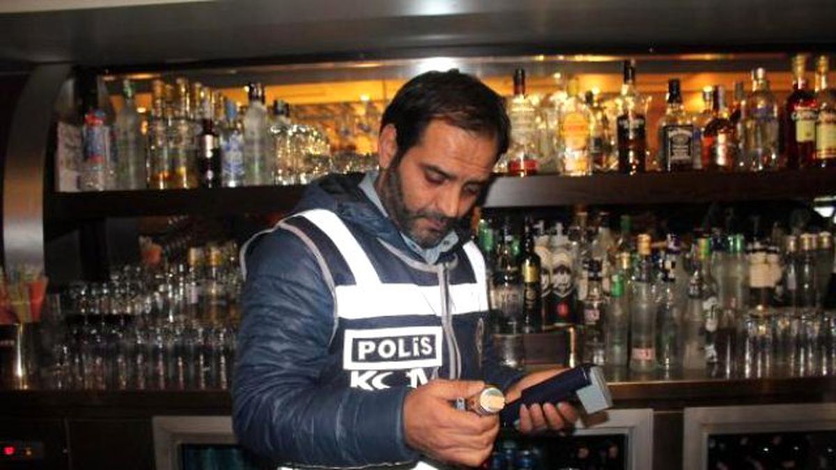 İzmir\'de Polisten Sahte İçki Denetimi