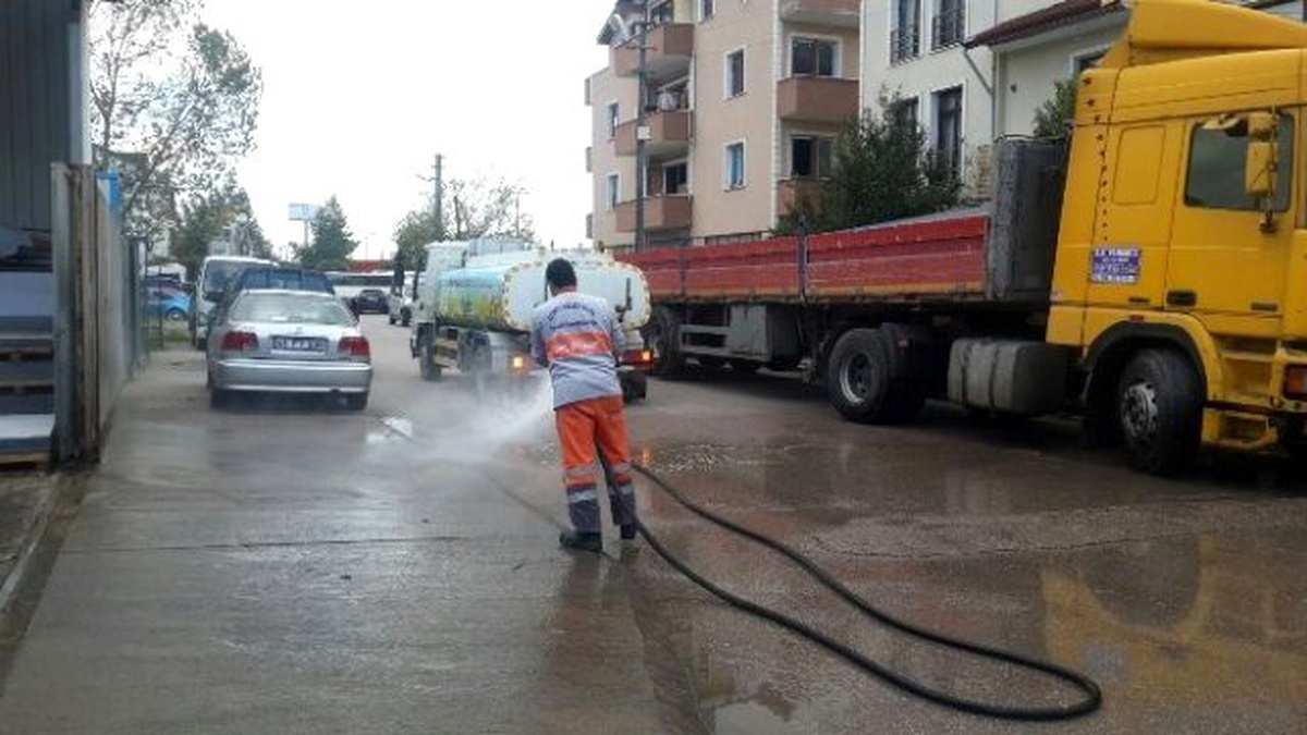 İzmit\'te Ayda 200 Sokak Yıkaması Yapılıyor