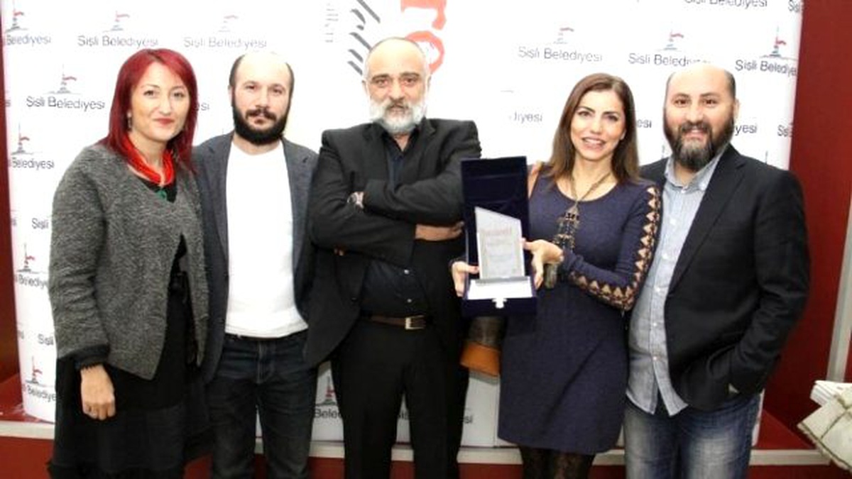 Kocaeli Şehir Tiyatroları, En İyi Prodüksiyon Ödülünü Aldı