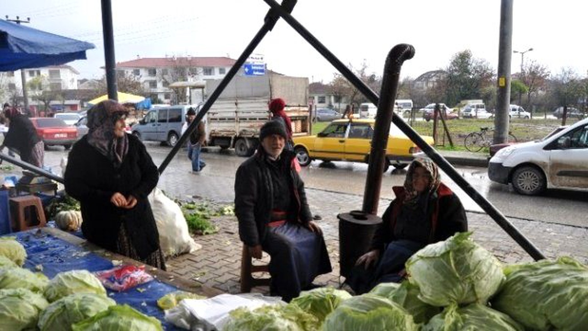 Köylü Pazarında Isınma Telaşı