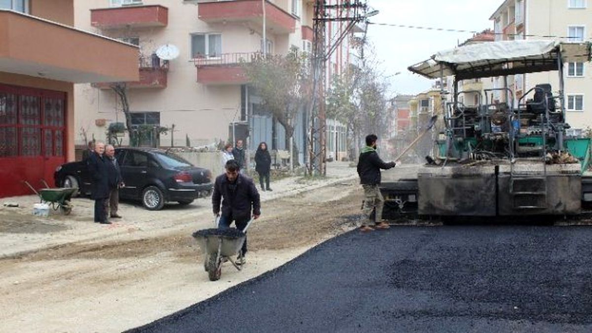 Kozcağız\'da Asfalt Çalışmaları Devam Ediyor