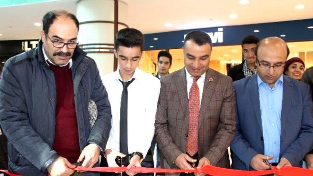 Liseli Gençten Fotoğraf Sergisi