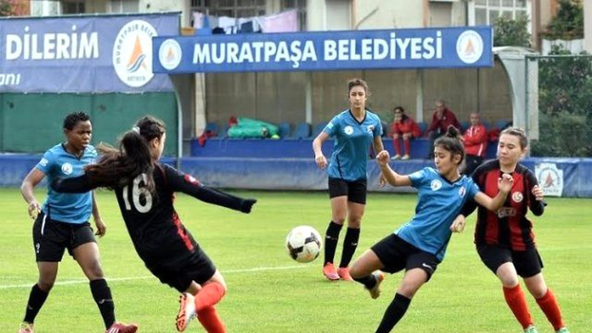 Muratpaşa\'nın Kadınları Eskişehir\'i Farklı Yendi