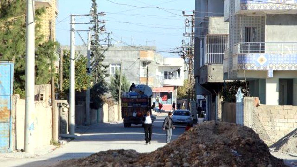 Nusaybin\'de Evleri Zarar Gören Halk Göç Etmeyi Sürdürüyor