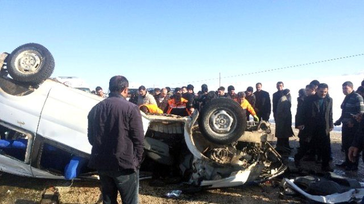 Öğrencileri Taşıyan Minibüs, Kamyonetle Çarpıştı: 11 Ölü