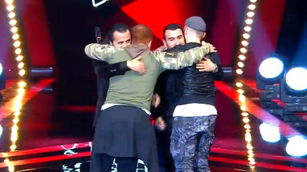 Sahnede Sevgi Yumağı Oluşturdular! Gökhan\'ın Büyük Mutluluğu...