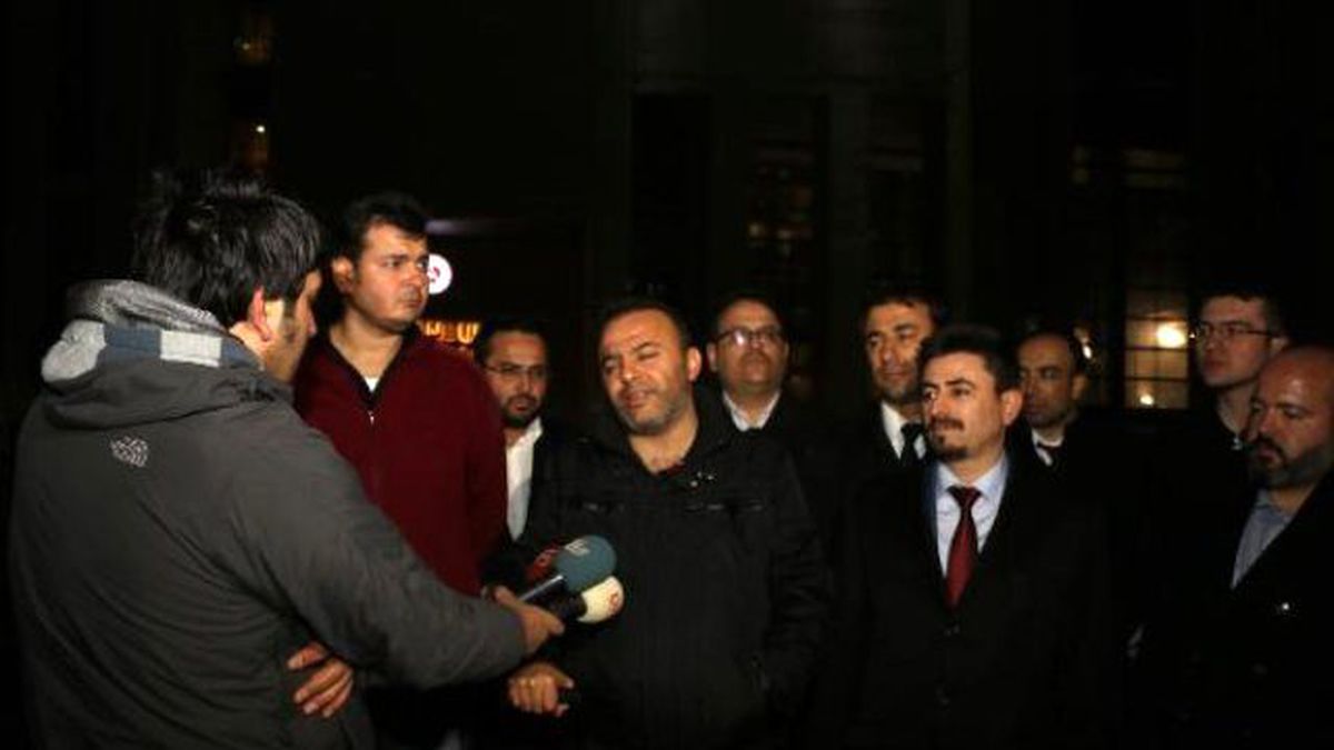 Serbest Bırakılan Polisler Adliye Önünde Açıklama Yaptı