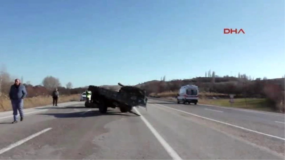 Sivas Suşehri\'nde Devrilen Traktörün Sürücüsü Yaralandı