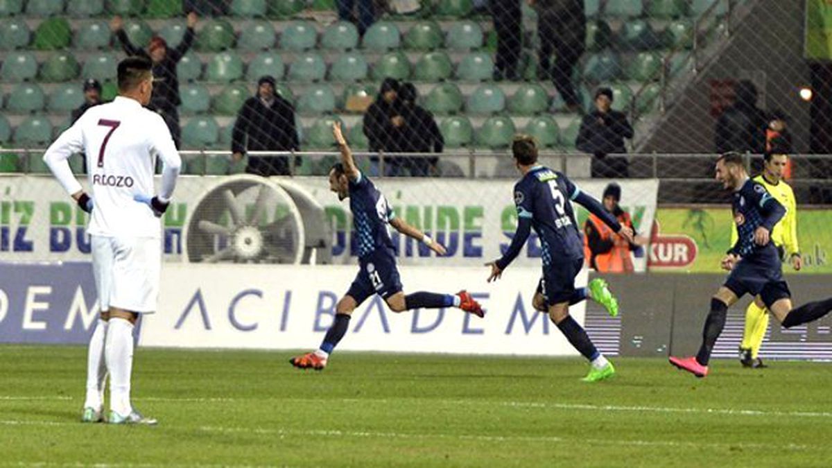 Trabzonspor, Çaykur Rizespor'a 3-0 Yenildi