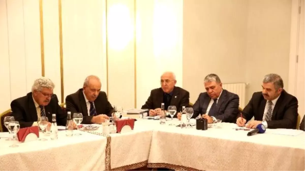 Yuvarlak Masa Toplantıları Sürüyor