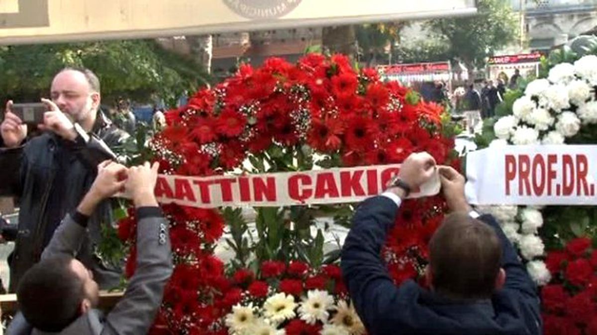 Alaattin Çakıcı'nın Gönderdiği Çelenk Olay Oldu