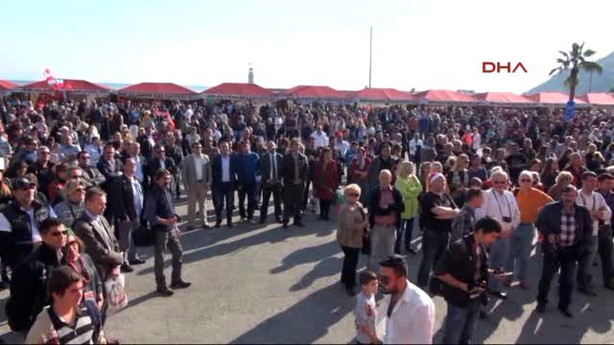 Alanya Yerleşik Yabancılar Noel Pazarı\'nda Dostluk Mesajı Verdi