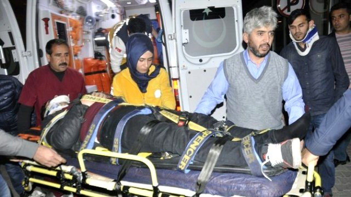 Ambulans ile Otomobil Çarpıştı: 3 Yaralı