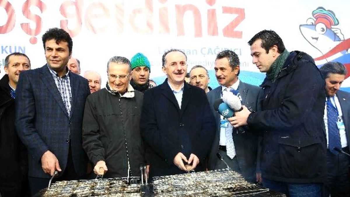 Bağcılar\'da 3 Ton Hamsi Vatandaşlara İkram Edildi