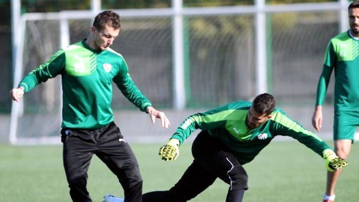 Bursaspor, Suni Çimde Çalıştı