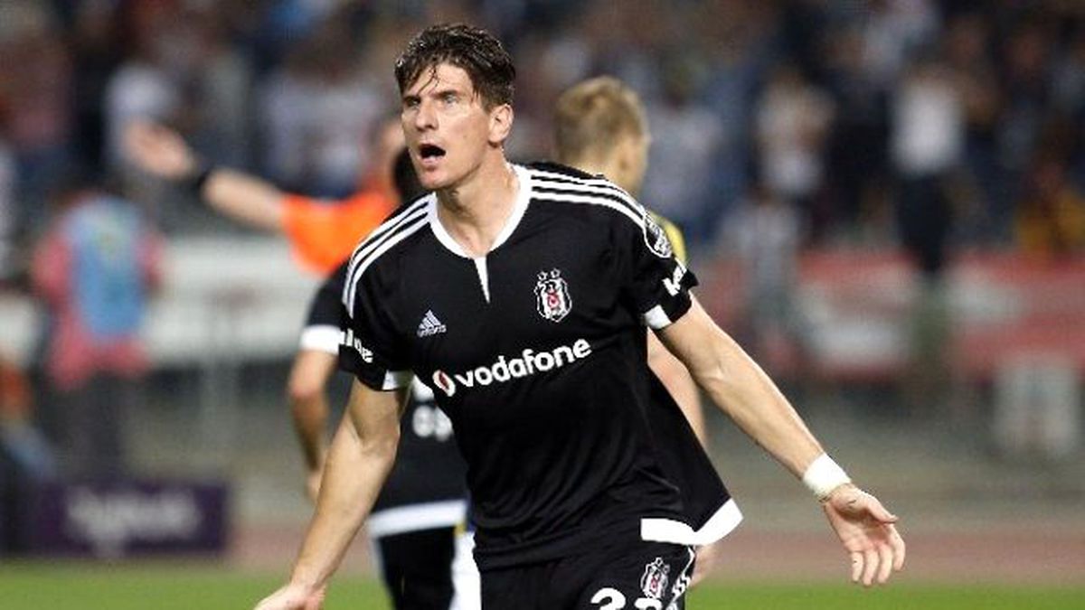 Derbide Gözler Gomez ve Podolskı\'de