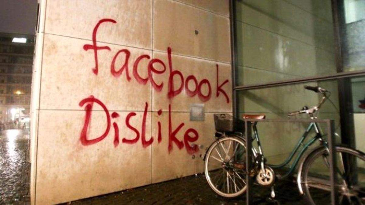Facebook'un Hamburg'daki Merkezine Saldırı