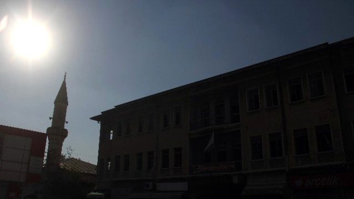 İki Cami Arasında Rakı İçilmez" Diye Festivali Basmışlar