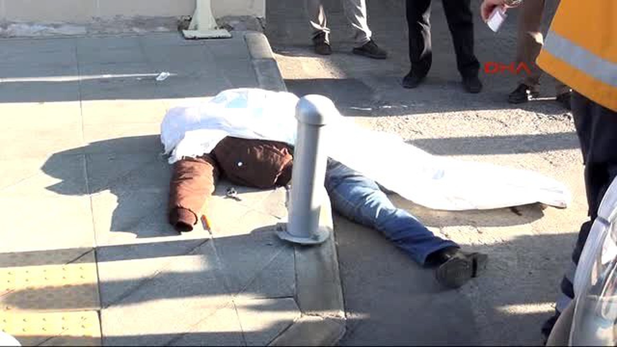 İzmir Katlı Otoparktan Atlayıp Canına Kıydı