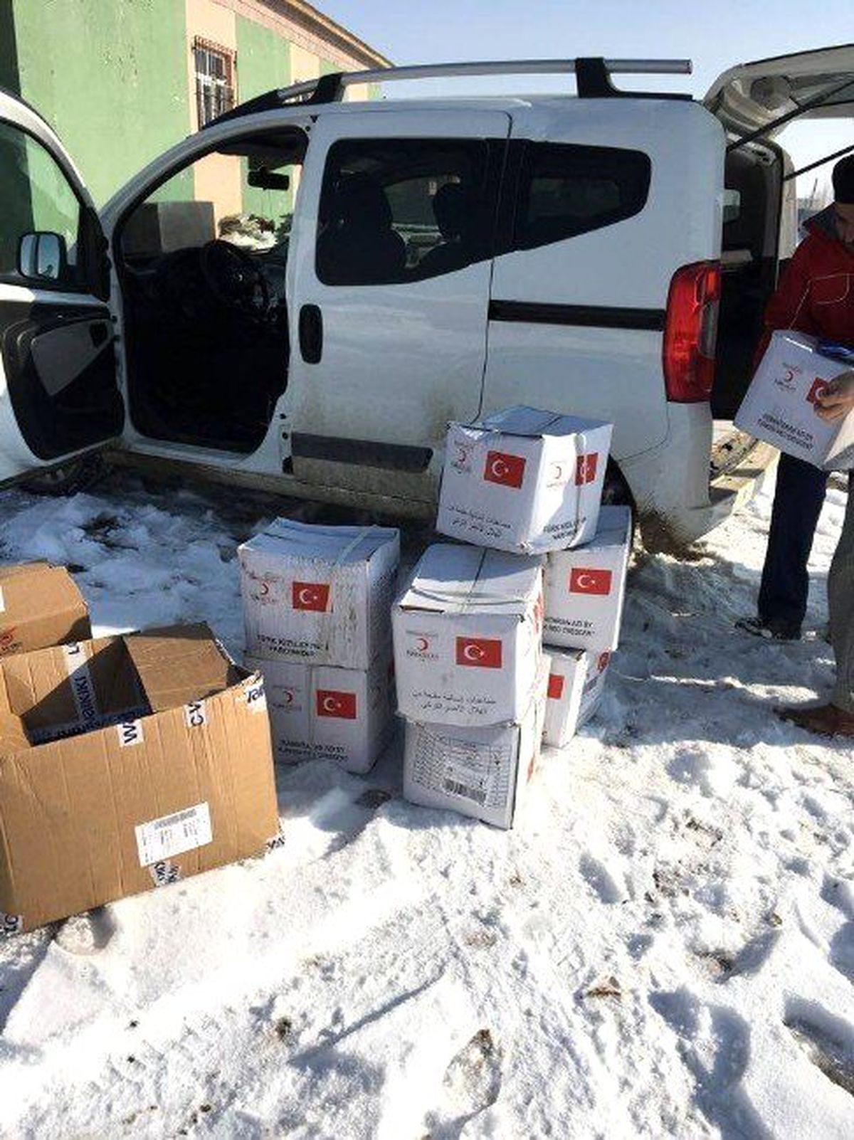 Kızılay\'dan 100 Aileye Yardım