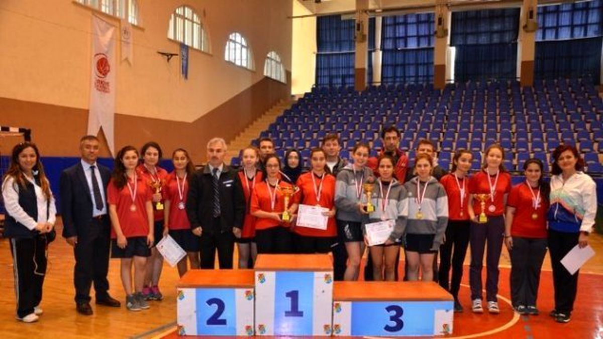 Öğrenciler Masa Tenisinde İl Birincisi Olmak İçin Yarıştı