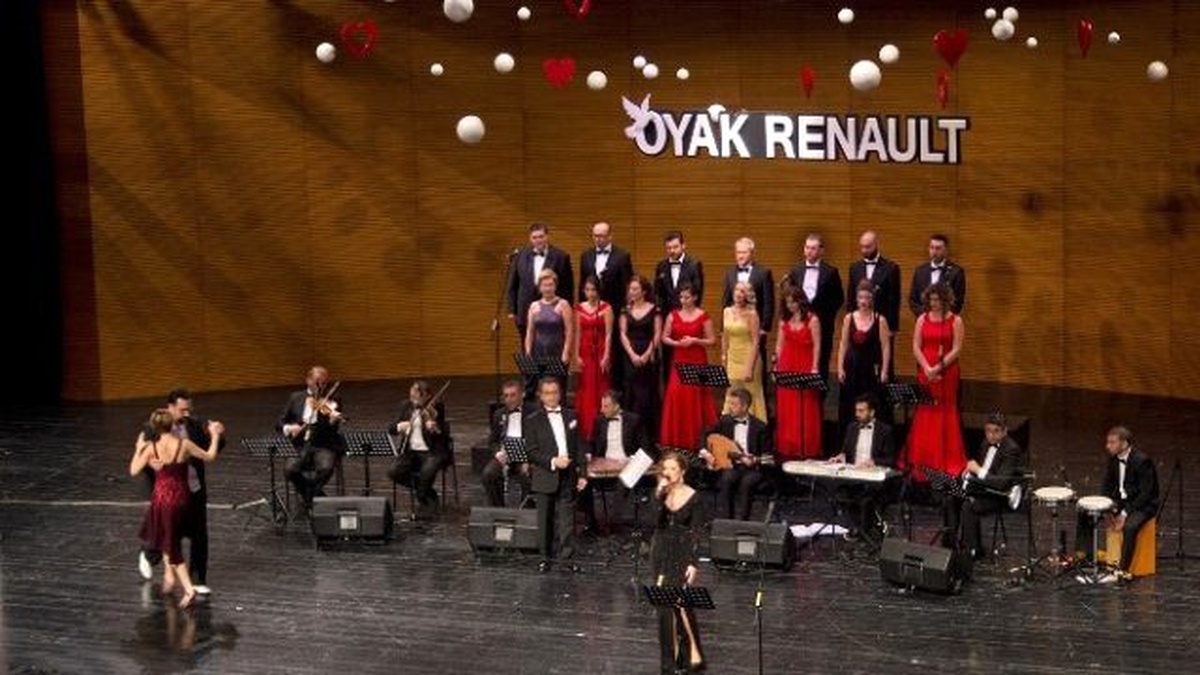 Oyak Renault Çalışanları 2015 Yılını Şarkılarla Uğurladı