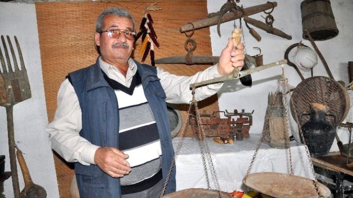 Kırk Yıldır Topladığı Antikalarla Köy Evini Müzeye Çevirdi