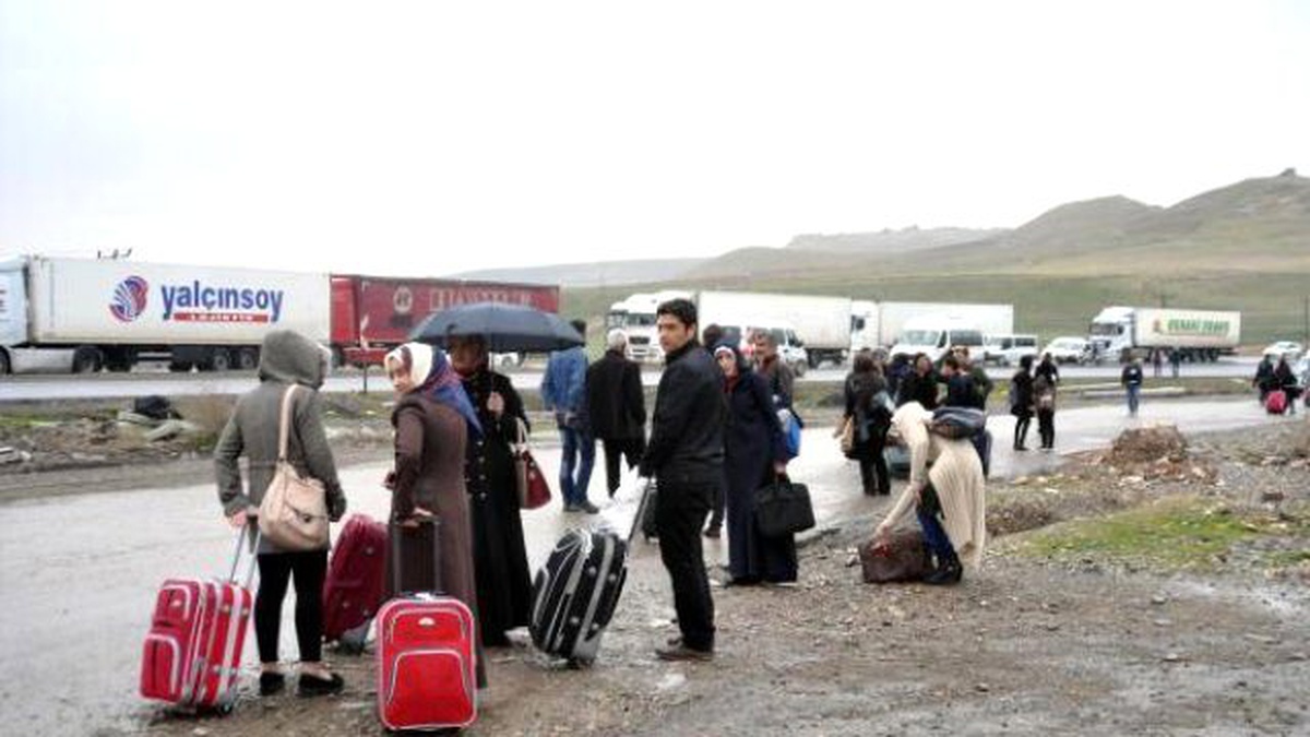 Sms Geldi Tüm Öğretmenler Cizre ve Silopi\'yi Terk Ediyor (3)- Yeniden