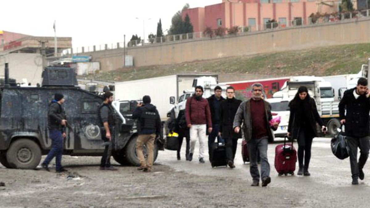 SMS Geldi, Tüm Öğretmenler Cizre ve Silopi'yi Terk Ediyor
