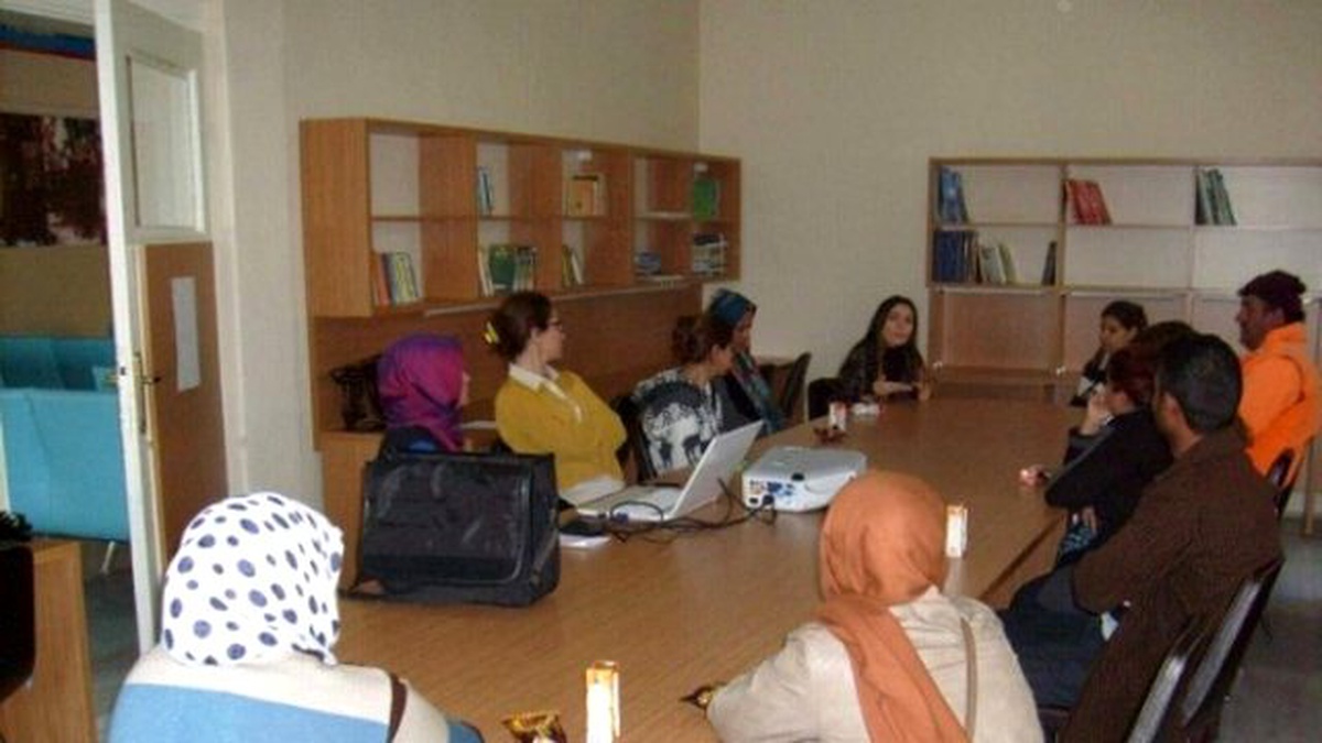Velilere "Ergenlikte Ruhsal Değişimler" Semineri