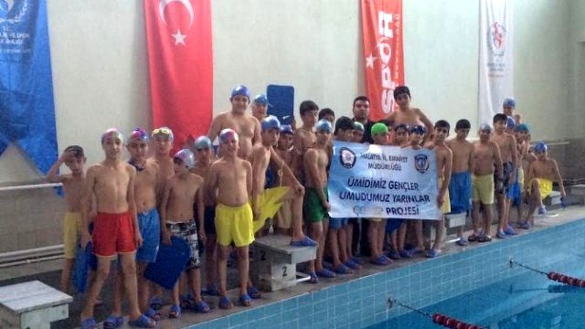 48 Öğrenci Yüzme Eğitimi Aldı