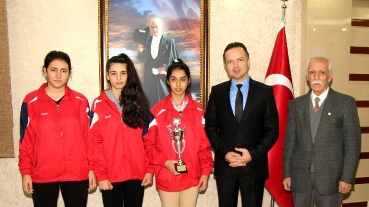 82\'lik Antrenör Gençlere İlham Oldu