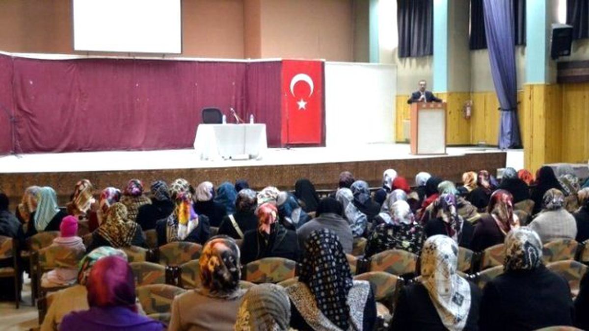 Aile Okulu Seminerleri Devam Ediyor