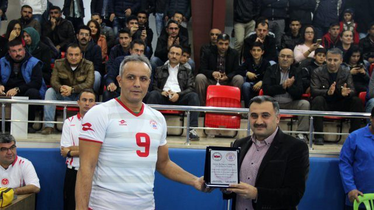 Başkan Cabbar\'a Voleybola Destek Ödülü